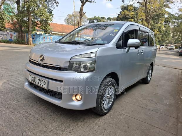 Toyota Voxy 2013 Silver