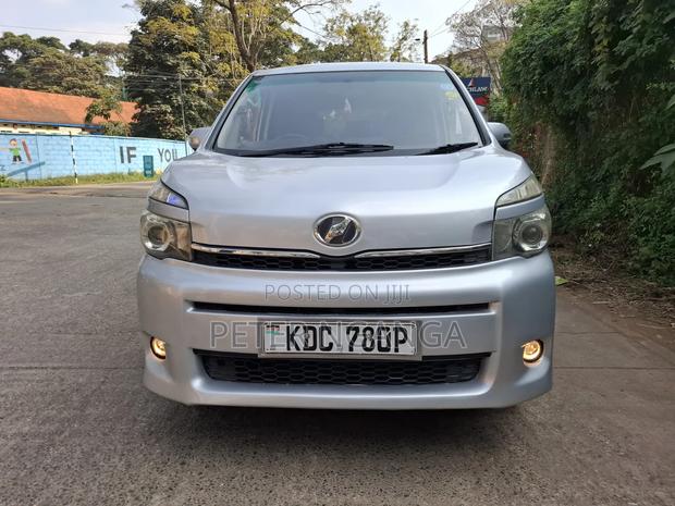 Toyota Voxy 2013 Silver