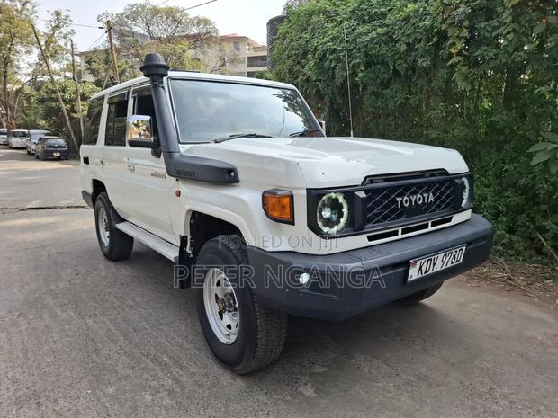 Toyota Land Cruiser 2008 White