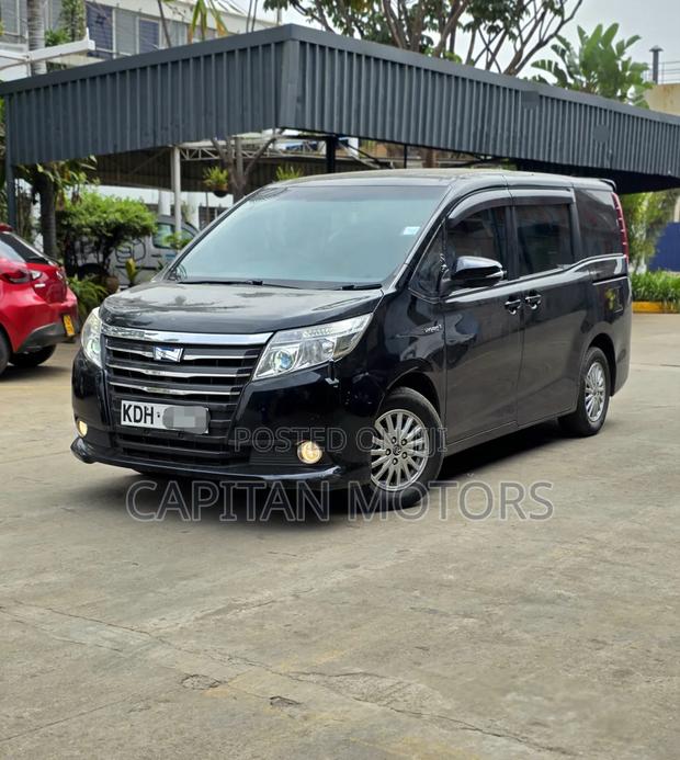 Toyota Noah 1.8 FWD Hybrid (7 seater) 2015 Black