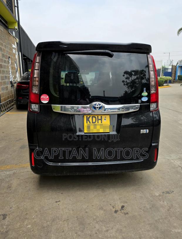 Toyota Noah 1.8 FWD Hybrid (7 seater) 2015 Black
