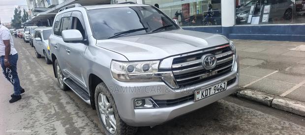 Toyota Land Cruiser 2010 Silver