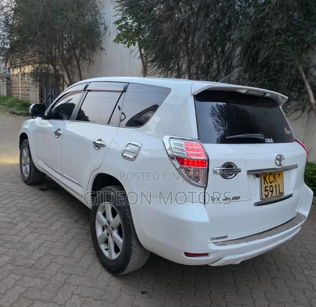 Toyota Vanguard 2009 White