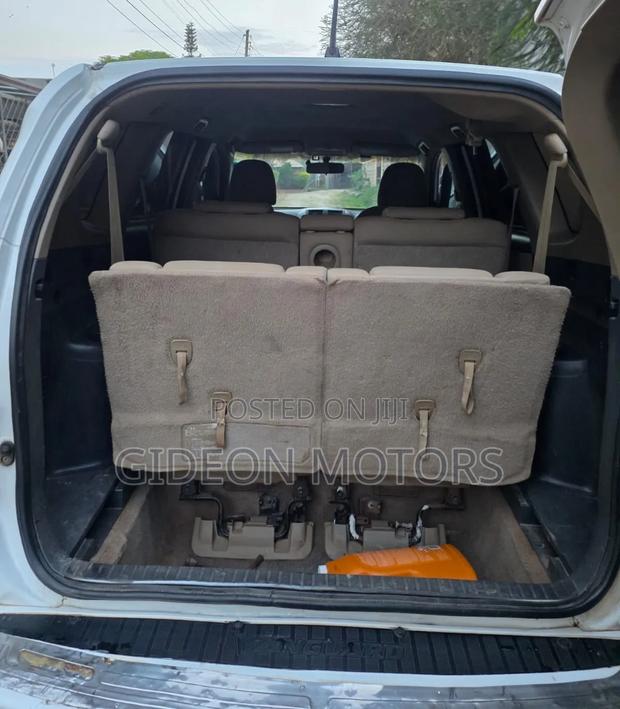 Toyota Vanguard 2009 White