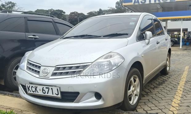Nissan Tiida 2010 Silver