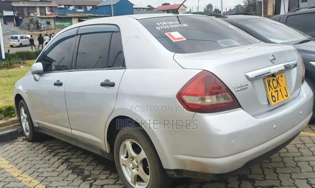 Nissan Tiida 2010 Silver
