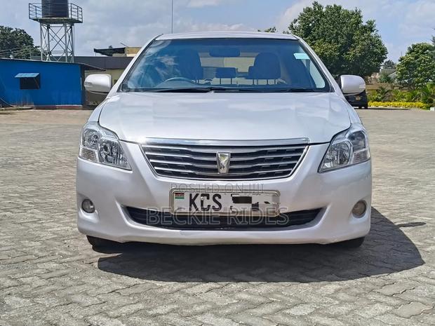 Toyota Premio 2011 Silver