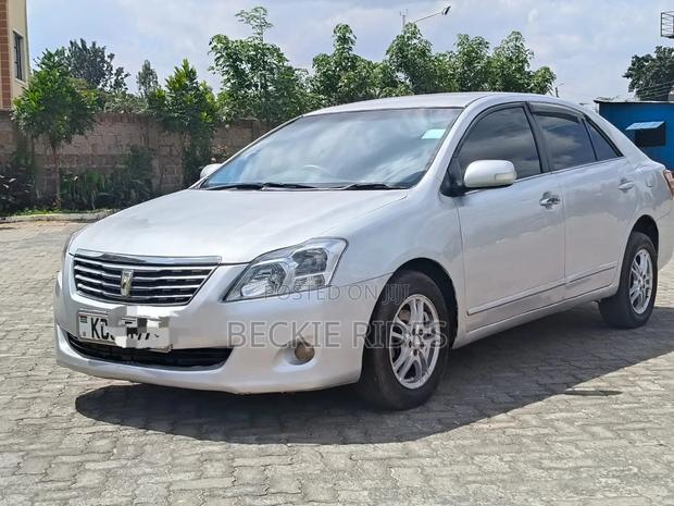 Toyota Premio 2011 Silver