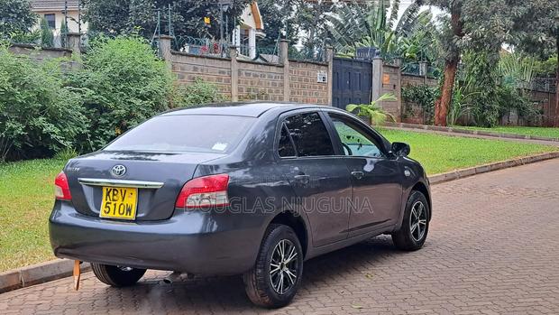 Toyota Belta 2006 Gray