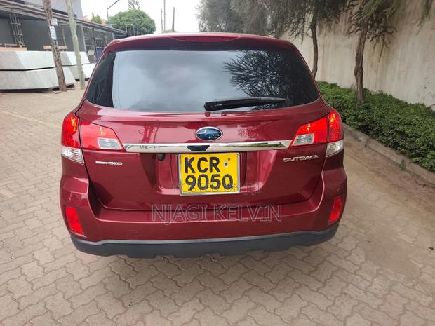 Subaru Outback 2011 Red
