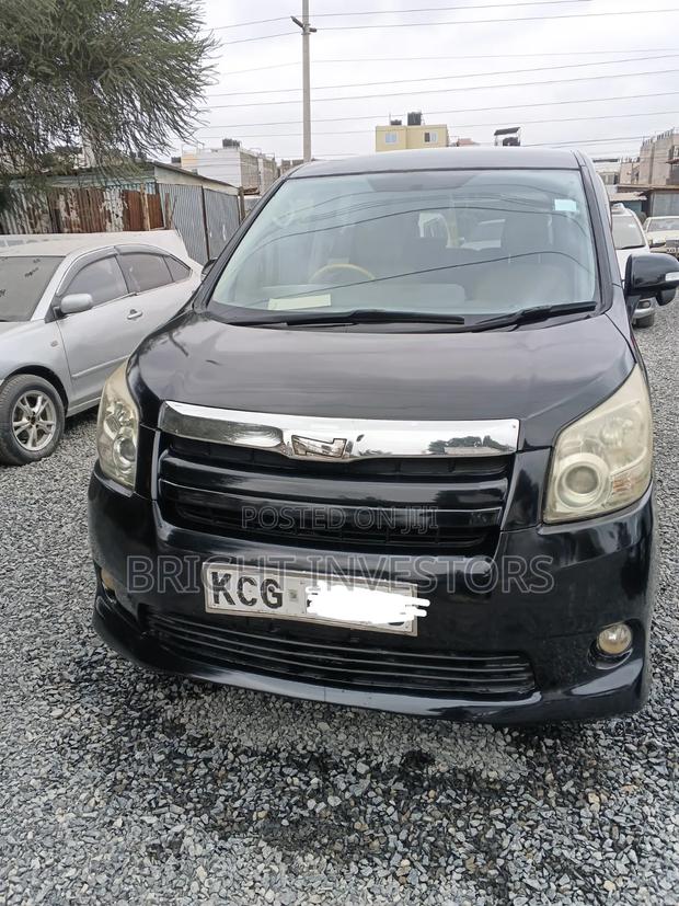 Toyota Noah 2010 Black