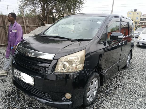 Toyota Noah 2010 Black
