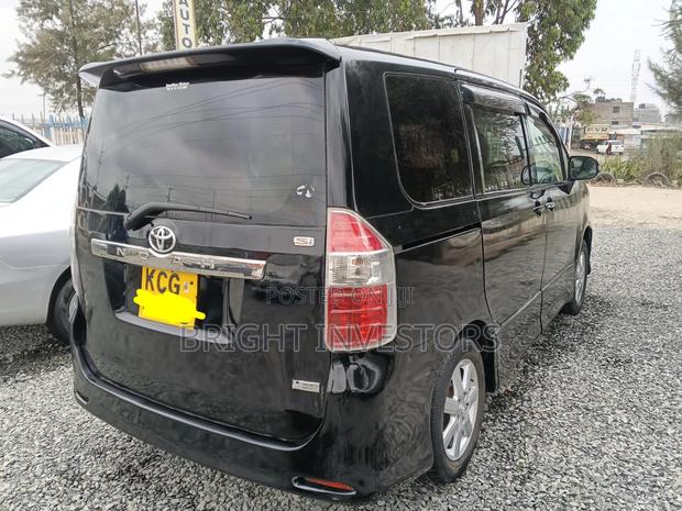 Toyota Noah 2010 Black