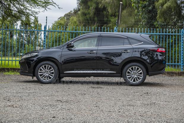 Toyota Harrier 2.0 2018 Black