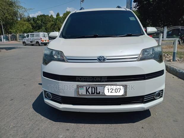 Toyota Spade 2016 White