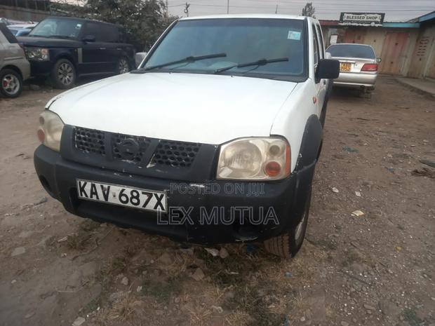 Nissan Hardbody 2012 White