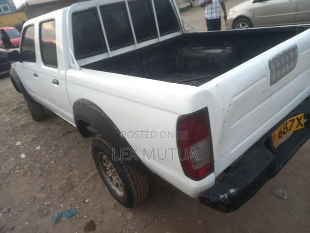 Nissan Hardbody 2012 White