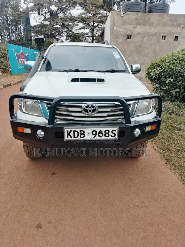 Toyota Hilux 3.0 D-4D 4x4 2013 White