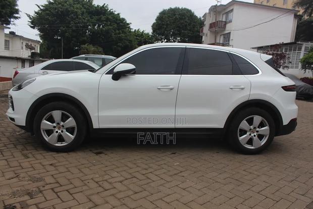 Porsche Cayenne 2019 White