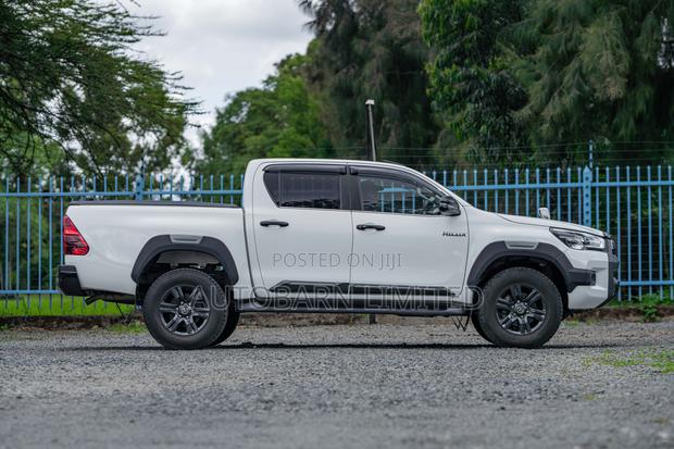 Toyota Hilux 2023 Pearl