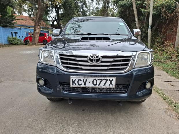 Toyota Hilux 2012 Blue