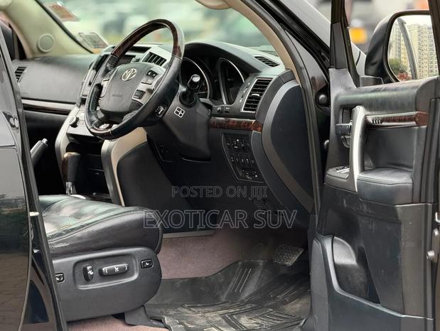 Toyota Land Cruiser 2012 Matt Black