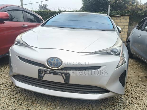 Toyota Prius 4dr Hatchback (1.8L 4cyl gas/electric hybrid CVT) 2016