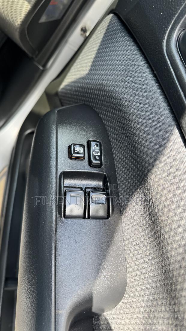 Toyota Succeed SV Premium 2014 Silver