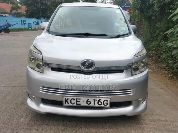 Toyota Voxy 2008 Silver