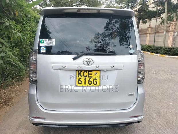 Toyota Voxy 2008 Silver