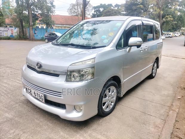 Toyota Voxy 2008 Silver