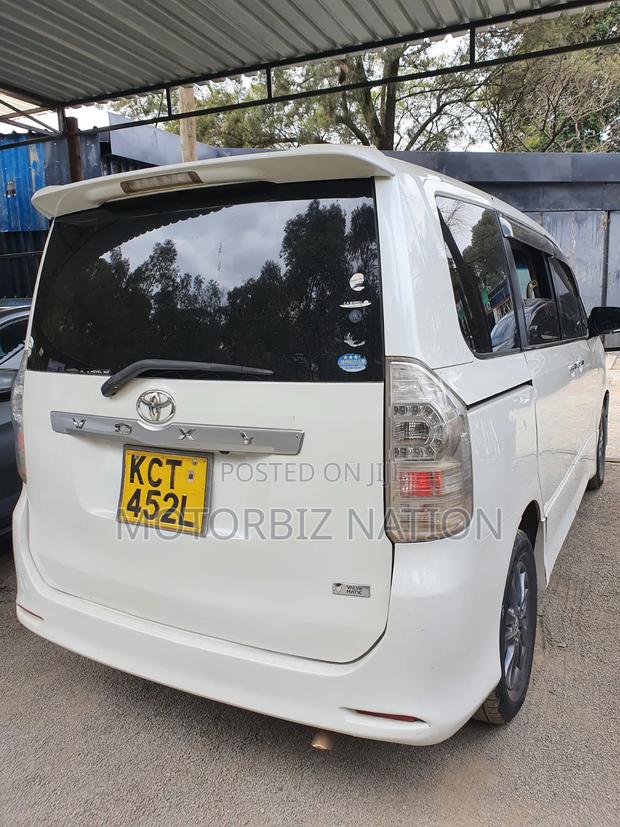 Toyota Voxy 2012 White