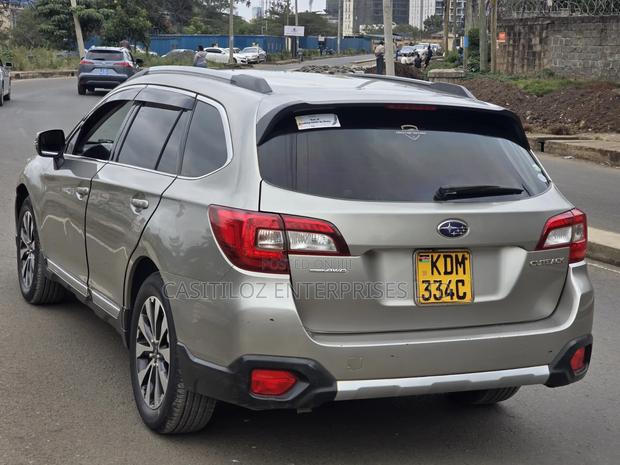 Subaru Outback 2017 Gold