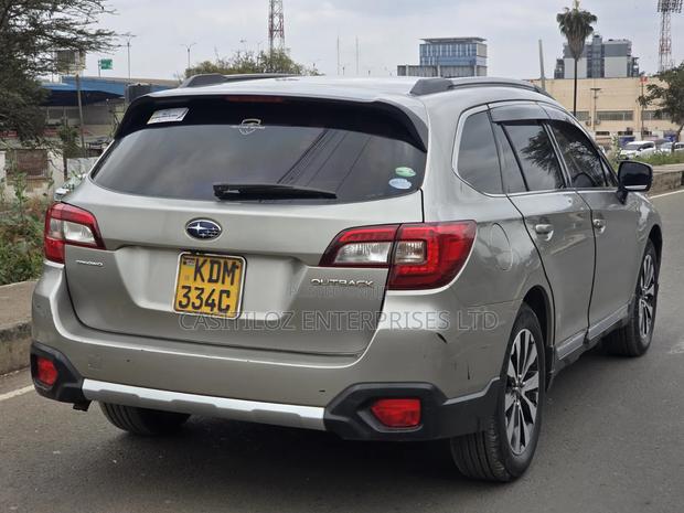 Subaru Outback 2017 Gold