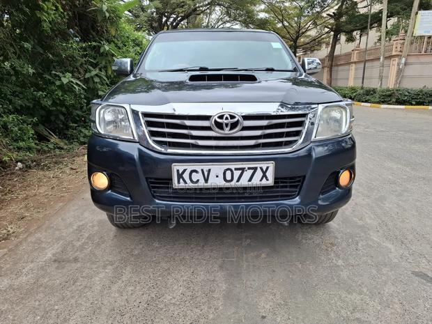 Toyota Hilux 3.0 D-4D 4x4 2013 Gray