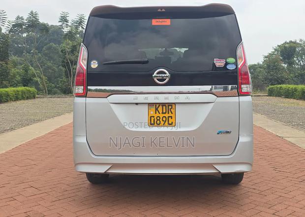 Nissan Serena 2017 Silver