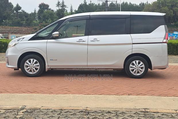 Nissan Serena 2017 Silver