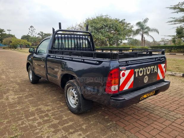 Toyota Hilux 2010 Blue