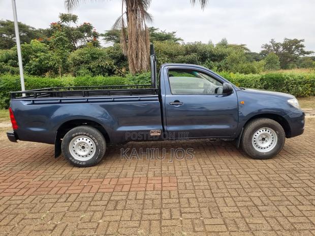 Toyota Hilux 2010 Blue