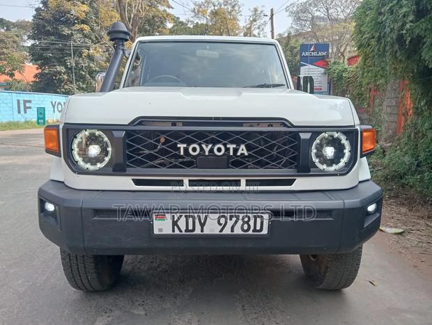 Toyota Land Cruiser 2008 White