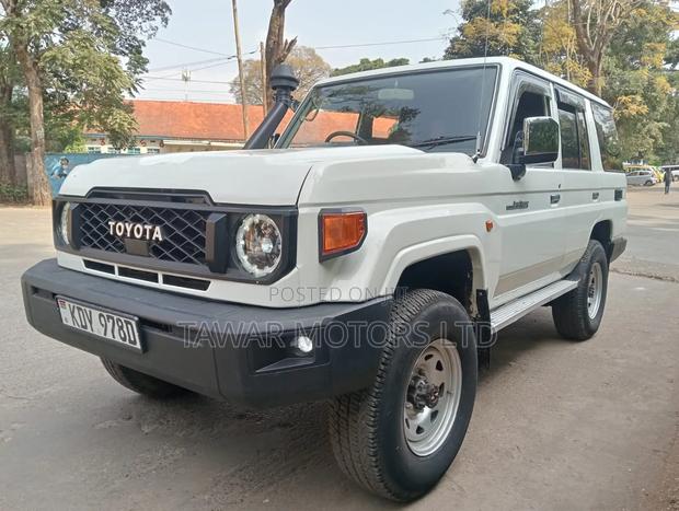 Toyota Land Cruiser 2008 White