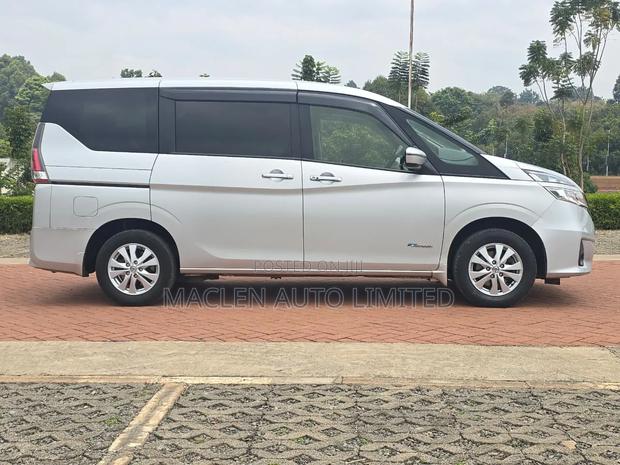 Nissan Serena 2017 Silver