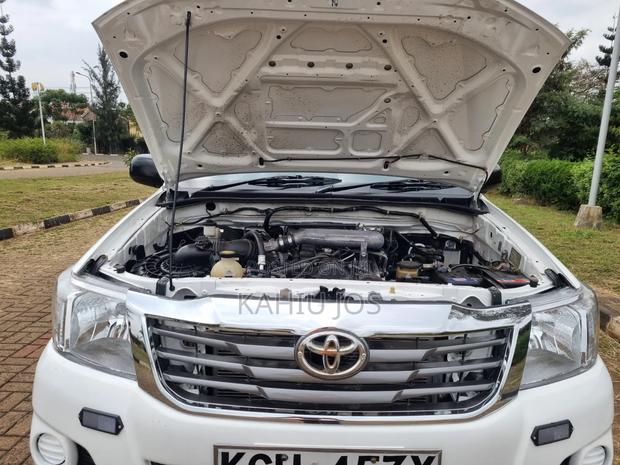 Toyota Hilux 2012 White