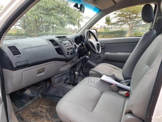 Toyota Hilux 2012 White