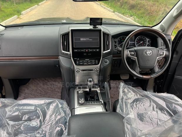 Toyota Land Cruiser 4.6 V8 ZX 2017 Black