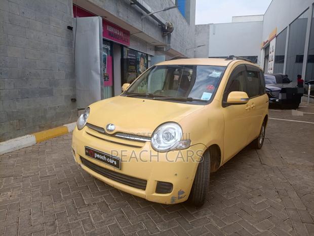 Toyota Sienta 2015 Yellow