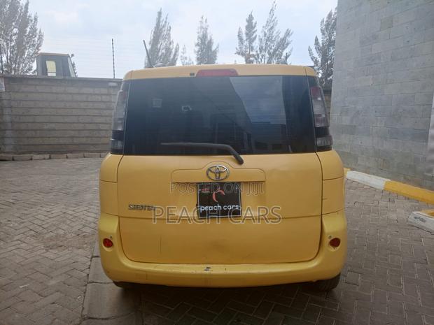 Toyota Sienta 2015 Yellow