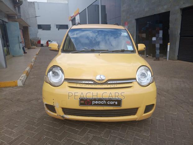 Toyota Sienta 2015 Yellow