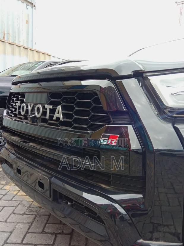Toyota Hilux 2022 Black