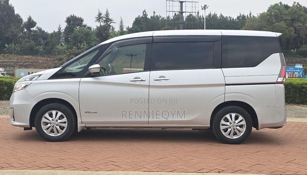 Nissan Serena 2017 Silver